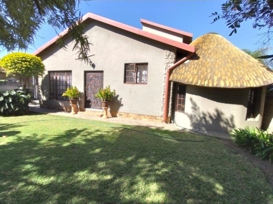 4 Bedroom Property for Sale in Oos Einde North West